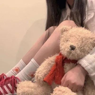 九顶假发的女孩 封面